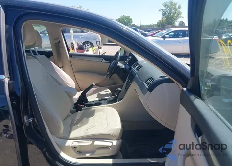 2015 Volkswagen Passat 1.8T Limited Edition z USA, uszkodzony, nr VIN 1VWAS7A38FC079728